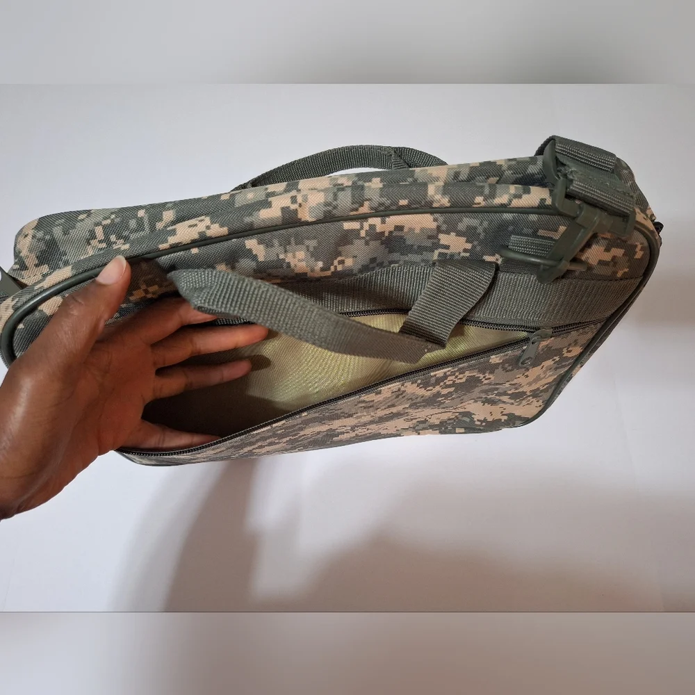 Unisex Flying Circle Digital Camo Laptop Bag